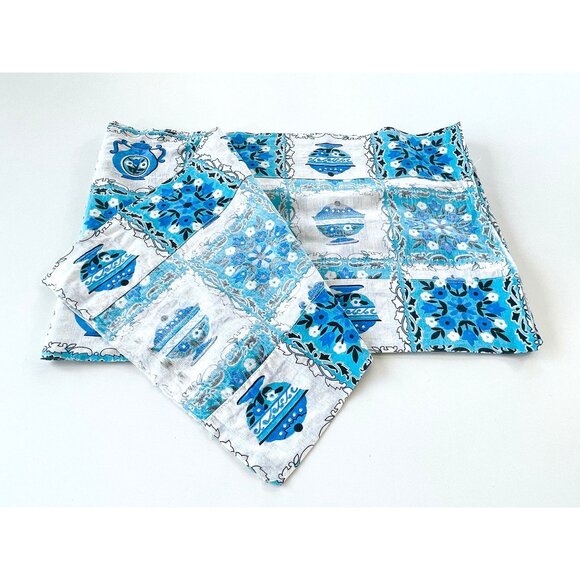 Vintage 1970s valance curtain, white blue faux patchwork, teapots & flowers - Picture 6 of 7